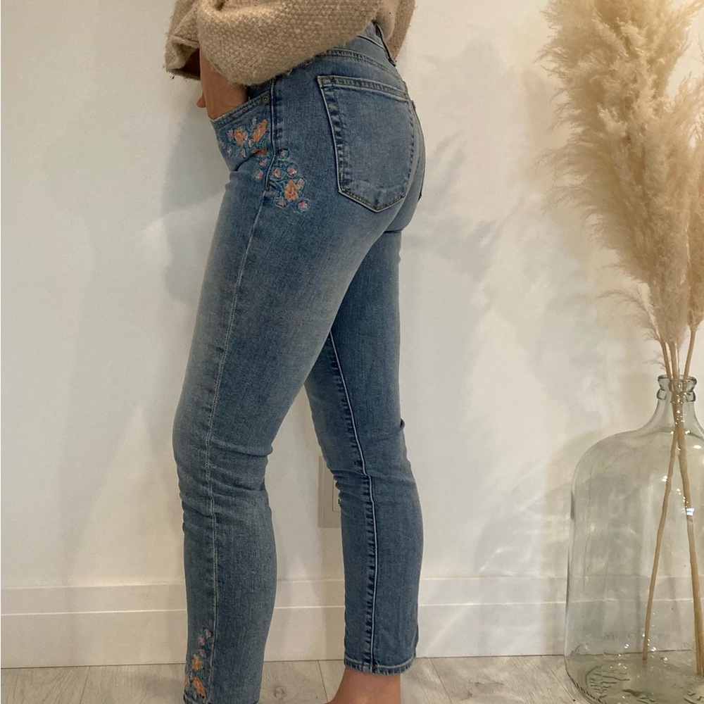 Lucky brand embroidered jeans